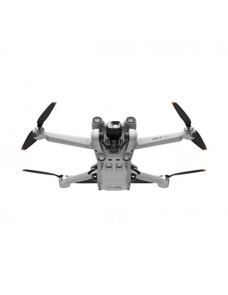 Un Drone DJI Mini 3 Pro RC Smartcontroller en vuelo visto desde abajo