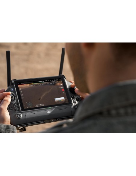 Control RC Plus para Drone DJI Inspire 3. Monitor amplio para visualización de vuelo.
